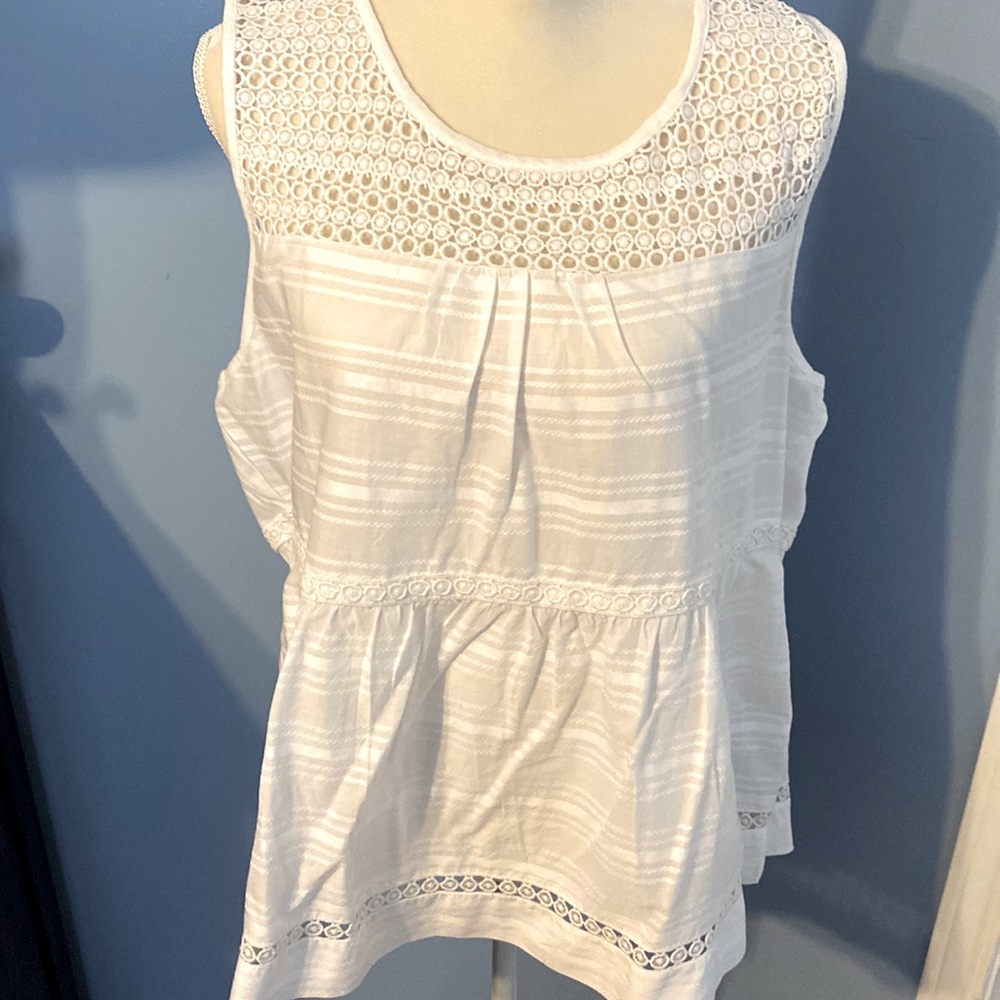 Crown & Ivy white tank top women’s XL, with lace accents